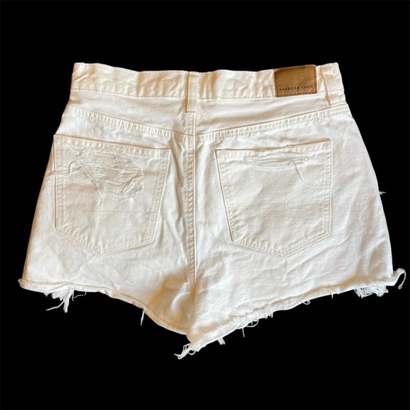 American Eagle White Distressed Short Shorts, Size 4 - Picture 6 of 11
